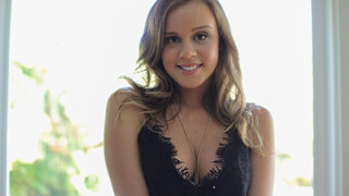 Stranger Spotted in Park - 4K porn video on FULL-PORN.COM