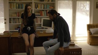 Assista Family Cheats with Athletic Lovers - top porno em 4K no FULL-PORN.COM