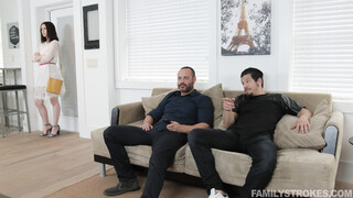 Stepbrothers' Naughty Valentine's Plan - video porno 4K su FULL-PORN.COM
