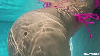 Urmărește Titty Fuck and Ass Play by the Pool - top porno în 4K pe FULL-PORN.COM