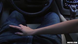 Schau dir Sky's Blowjob in the Car an - Top-Porno in 4K auf FULL-PORN.COM