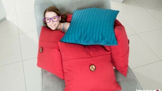 Wee Nerd Gets Down - 4K porn video on FULL-PORN.COM