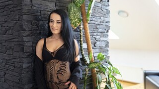 Short Haired Wife Licks Pussy - video porno 4K su FULL-PORN.COM
