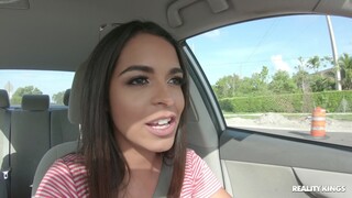 Tonton Car Sex with Trimmed Latina - porno teratas dalam 4K di FULL-PORN.COM