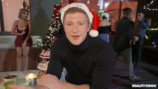 Watch Trimmed Pussy Licking Christmas Fun - top porn in 4K on FULL-PORN.COM