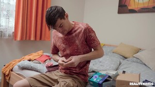 Play On, Eat In - 4K porn video on FULL-PORN.COM