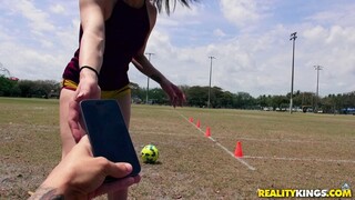 Reverse Cowgirl Soccer - วีดีโอโป๊ 4K บน FULL-PORN.COM