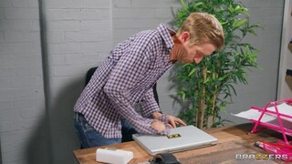 Schau dir Big Cock and Trimmed Pussy in Office an - Top-Porno in 4K auf FULL-PORN.COM