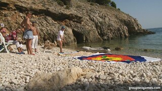 Alison, Victoria, Jeny Baby's Hardcore Outdoor Adventure - video porno 4K su FULL-PORN.COM