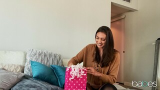 Bella's Solo Dildo Play - 4K Pornovideo auf FULL-PORN.COM