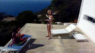 Sledujte Pool Side Masturbation with Beata - špičkové porno v 4K na FULL-PORN.COM