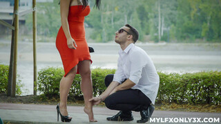 MILF Honey Damon's Broken Heel Fuck Session - 4K porn video on FULL-PORN.COM