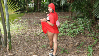 Tonton Tiny Teen Penny Nichols in Red Riding Hood Fuck Session - porno teratas dalam 4K di FULL-PORN.COM