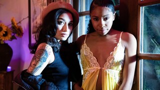 Tonton Ebony & Brunette Lesbian Fingering & 69 - porno teratas dalam 4K di FULL-PORN.COM