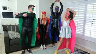 Schau dir Superhero Family Fuckfest - Long Hair Hotties Give Handjob & Blowjob an - Top-Porno in 4K auf FULL-PORN.COM