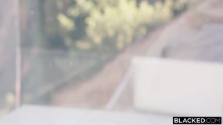 Guarda Nikki Benz deepthroats & gets cum in mouth from Jason Luv - top porno in 4K su FULL-PORN.COM