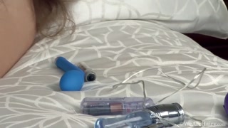 Obejrzyj Brunette Camille teases with toys - top porno w 4K na FULL-PORN.COM