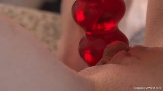 Guarda Lucie Bee Dildo Ride - top porno in 4K su FULL-PORN.COM