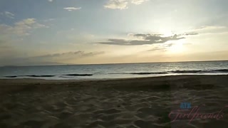 ดู Tattooed Holly Hendrix Loves the Beach Life - หนังโป๊ระดับท็อปใน 4K ที่ FULL-PORN.COM
