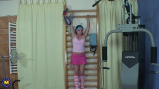 Tonton Busty teen gets railed by gym guy - porno teratas dalam 4K di FULL-PORN.COM