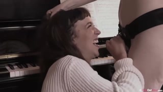 Guarda Loretta Wolf’s Private Piano Class Turns into Hardcore Sex - top porno in 4K su FULL-PORN.COM