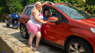 Дивіться Peggy DeVille's after-carwash ride on a big black cock - топове порно у 4K на FULL-PORN.COM