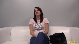 Casting Couch Vendula - Brunette Euro Babe - video porno 4K su FULL-PORN.COM