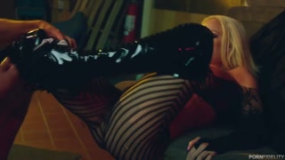 Schau dir Hot Blonde Nikki Delano Gets Hard Justice from Brad Knight an - Top-Porno in 4K auf FULL-PORN.COM