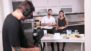 Tonton Veronica Leal's DP Threesome: A Kitchen Fuck Fest - porno teratas dalam 4K di FULL-PORN.COM