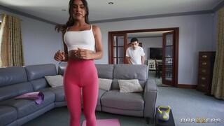Watch Deepthroat Action with Scarlett Starr - top porn in 4K on FULL-PORN.COM