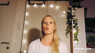 Tonton Isabella's German Xmas Party (Calendar Day 18) - porno teratas dalam 4K di FULL-PORN.COM