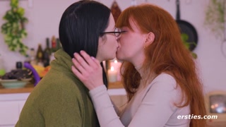 Tonton Kissing and Fingering with Melli & Jessie - porno teratas dalam 4K di FULL-PORN.COM