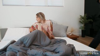 Guarda Latina, Blonde, and a Deepthroat - top porno in 4K su FULL-PORN.COM