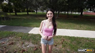 Obejrzyj Sophie Squirts During Outdoor Doggystyle Fuck - top porno w 4K na FULL-PORN.COM