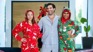 Watch Get Ready for Christmas with Skyla Sun - top porn in 4K on FULL-PORN.COM