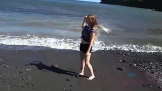Assista Niki Snow’s GF experience - Hot fingering & beach ride - top porno em 4K no FULL-PORN.COM