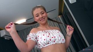 Titta på Cum in Mouth and on Tits - Sunny Kiss's First DP - toppporr i 4K på FULL-PORN.COM
