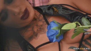 Tonton Tyra Ride's Pussy in Full Bloom - porno teratas dalam 4K di FULL-PORN.COM